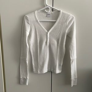 Aritzia TNA White Thermal Henley EUC Like New